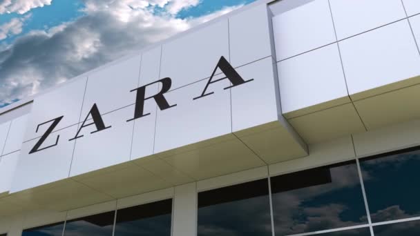 Logo Zara sulla facciata dell'edificio moderno. Rendering editoriale 3D — Video Stock