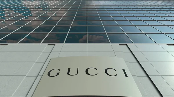 Oznakowanie na pokładzie z Gucci logo. Fasada budynku nowoczesne biuro. Redakcji renderowania 3d — Zdjęcie stockowe