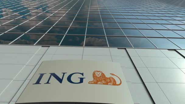 Cartellone con logo ING Group. Moderno edificio per uffici facciata time lapse. Rendering editoriale 3D — Video Stock