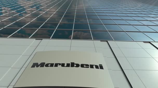 Вивісок ради з логотипом Marubeni корпорації. Сучасні Офісні будівлі Уповільнена зйомка фасаду. Редакційні 3d-рендерінг — стокове відео