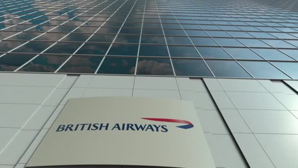 Oznakowanie na pokładzie z logo British Airways. Nowoczesny biurowiec fasada upływ czasu. Redakcji renderowania 3d — Wideo stockowe