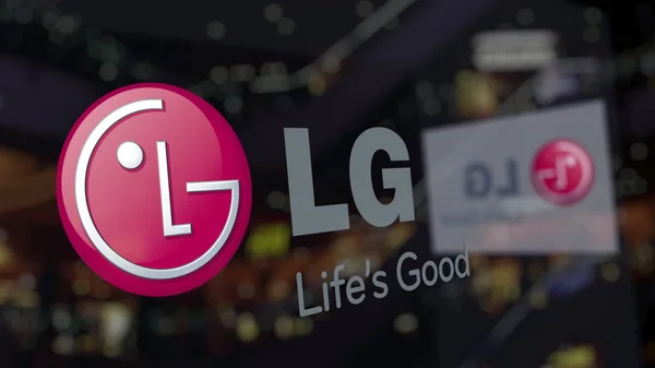 Логотип корпорации LG на стекле против размытого бизнес-центра. Редакционная 3D рендеринг — стоковое фото