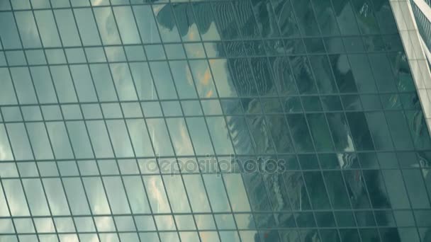 Modernas ventanas de rascacielos de oficina — Vídeos de Stock