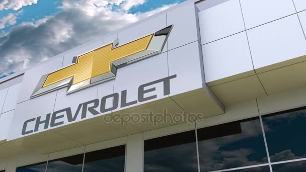 Chevrolet-Logo auf der Fassade des modernen Gebäudes. redaktionelles 3D-Rendering — Stockvideo
