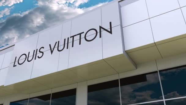 Логотип Louis Vuitton на фасаде современного здания. Редакционная 3D рендеринг — стоковое видео