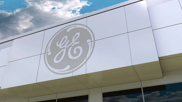 General Electric λογότυπο στην πρόσοψη πολυκατοικίας. Συντακτική 3d rendering — Φωτογραφία Αρχείου