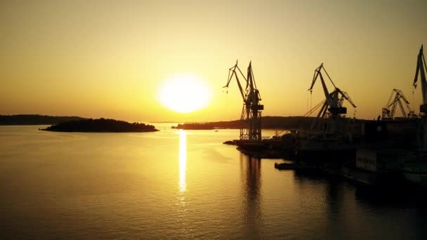 PULA, CROATIA - AUGUST 5, 2017. Aerial view of the Uljanik shipyard cranes silhouettes at sunset — Stock Video