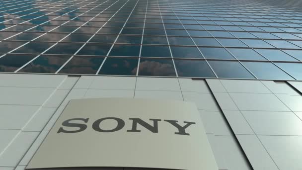 Jelzések fedélzet-val Sony Corporation logó. Modern irodaház homlokzat idő telik el. Szerkesztői 3d-leképezés — Stock videók