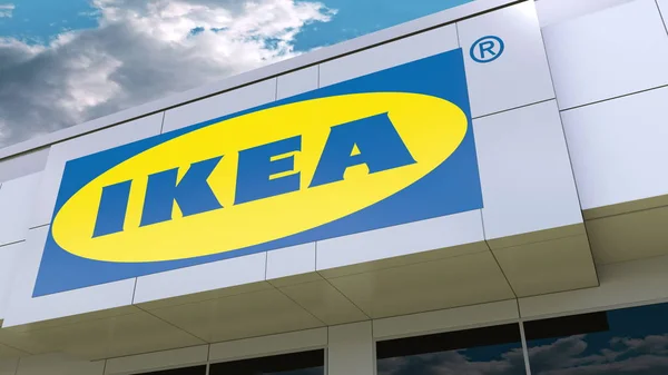 IKEA logó a modern épület homlokzatát. Szerkesztői 3d-leképezés — Stock Fotó