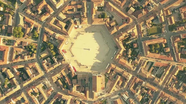 Letecký pohled shora dolů střech, symetrické města Palmanova, Itálie — Stock fotografie