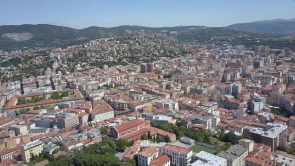 Vista aérea de Trieste en verano, Italia — Vídeo de stock