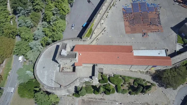 Vista aérea da antiga muralha e torre do forte em Trieste, Itália — Fotografia de Stock