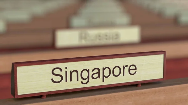 Nome de Singapura assinar entre diferentes placas de países na organização internacional. Renderização 3D — Fotografia de Stock