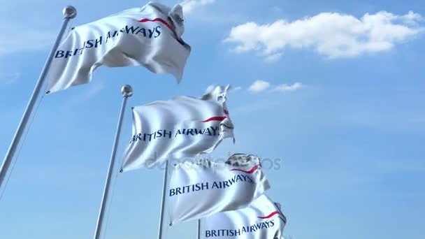 Ondeando banderas con el logotipo de British Airways contra el cielo, lazo sin costuras. Animación editorial 4K — Vídeo de stock