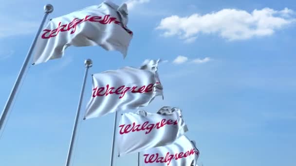 Ondeando banderas con el logotipo de Walgreens contra el cielo, lazo sin costuras. Animación editorial 4K — Vídeo de stock