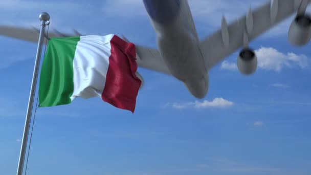 Aereo commerciale che atterra dietro la bandiera italiana sventolante. Viaggio in Italia animazione concettuale — Video Stock