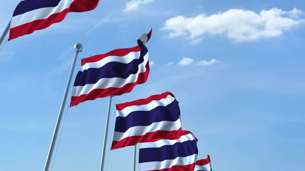 Reihe schwenkender Fahnen aus Thailand, blauer Himmel, 3D-Darstellung — Stockfoto