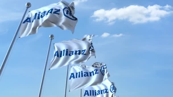Gökyüzü, sorunsuz döngü karşı Allianz logolu dalgalanan bayrakları. 4 k editoryal animasyon — Stok video