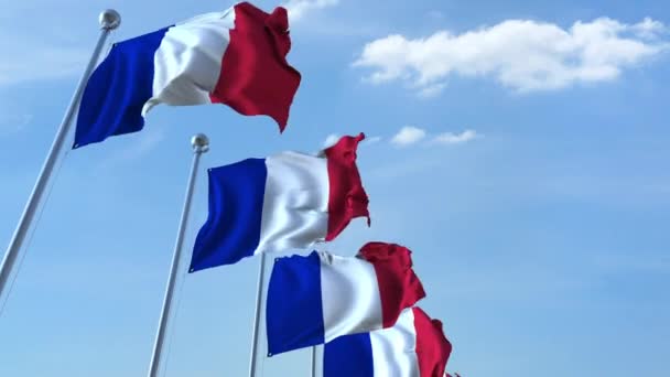 Rij van wapperende vlaggen van Frankrijk tegen blauwe hemel, naadloze loops — Stockvideo