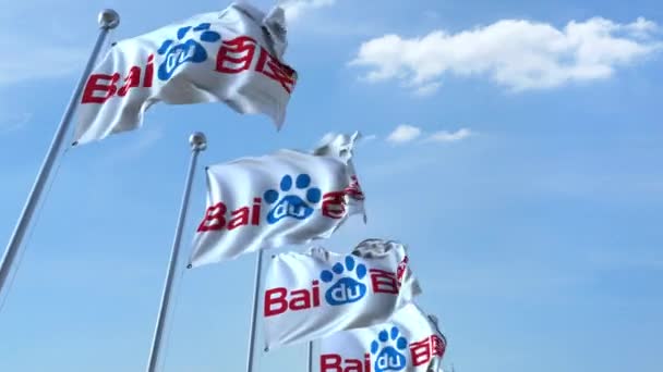 Ondeando banderas con el logotipo de Baidu contra el cielo, lazo sin costuras. Animación editorial 4K — Vídeo de stock