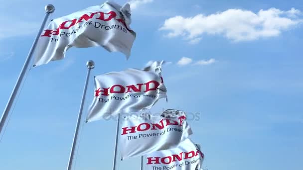 Gökyüzü, sorunsuz döngü karşı Honda logosu ile dalgalanan bayrakları. 4 k editoryal animasyon — Stok video