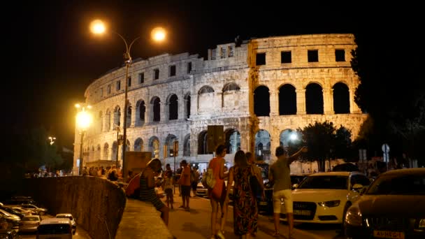 PULA, CROAZIA - 6 agosto 2017. Famosa antica arena romana di notte — Video Stock