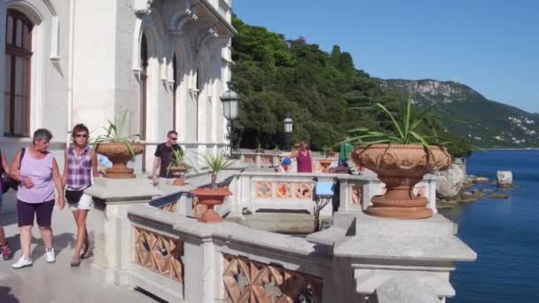 TRIESTE, ITÁLIA - AGOSTO 11, 2017. Detalhes do castelo Miramare — Vídeo de Stock