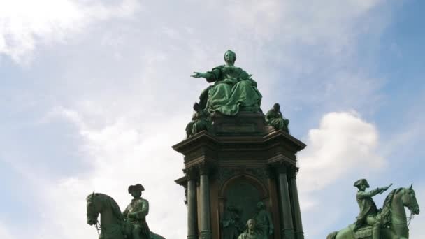 VIENNA, OOSTENRIJK - AUGUST 12, 2017. Keizerin Maria Theresien Platz standbeeld — Stockvideo