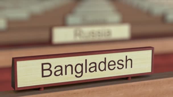 Bangladesh signo de nombre entre las diferentes placas de los países en la organización internacional. Renderizado 3D — Vídeos de Stock