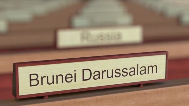 Brunei Darussalam Namensschild zwischen verschiedenen Ländern Gedenktafeln bei internationalen Organisationen. 3D-Darstellung — Stockvideo