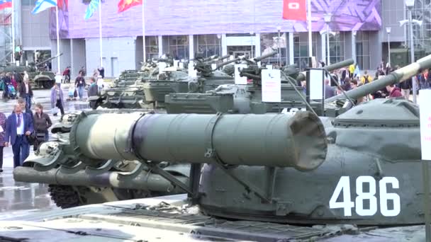 모스크바 지역, 러시아-8 월 25 일, 2017. 군 공원 애국 러시아 탱크 — 비디오