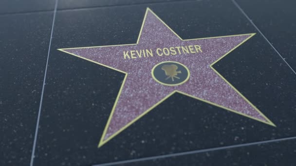 Hollywood Walk of Fame estrela com inscrição KEVIN COSTNER. Editorial 4K clip — Vídeo de Stock