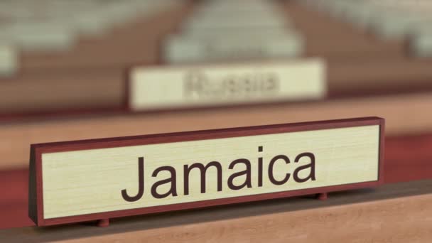 Jamaica Namensschild zwischen verschiedenen Ländern Gedenktafeln bei internationaler Organisation — Stockvideo