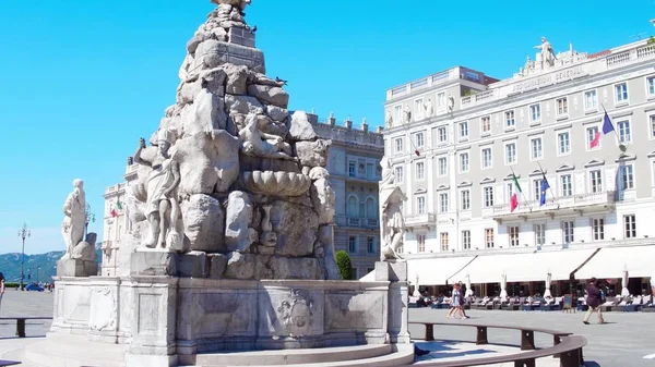 Trieste, İtalya - 11 Ağustos 2017. Piazza UNITA ditalia veya birlik İtalya kare — Stok fotoğraf