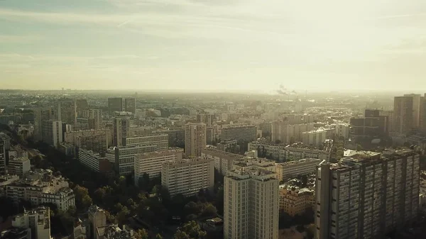 Vista aérea de París, vista al este desde Place dItalie, Francia. Establecimiento de tiro — Foto de Stock