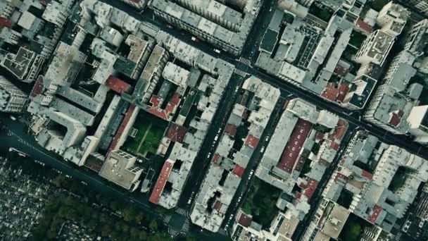 Vista aérea de arriba hacia abajo del distrito de Montparnasse en París, Francia — Vídeos de Stock