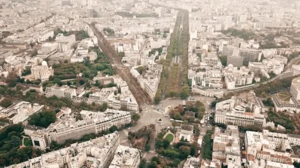Letecký snímek katakomby pařížské, metra železnice a městské panorama, Francie — Stock video