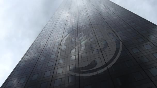 Logo General Electric sur une façade de gratte-ciel reflétant les nuages, laps de temps. Editorial rendu 3D — Video