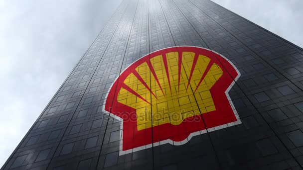 Shell Oil Company logotipo em uma fachada arranha-céu refletindo nuvens, lapso de tempo. Renderização 3D editorial — Vídeo de Stock