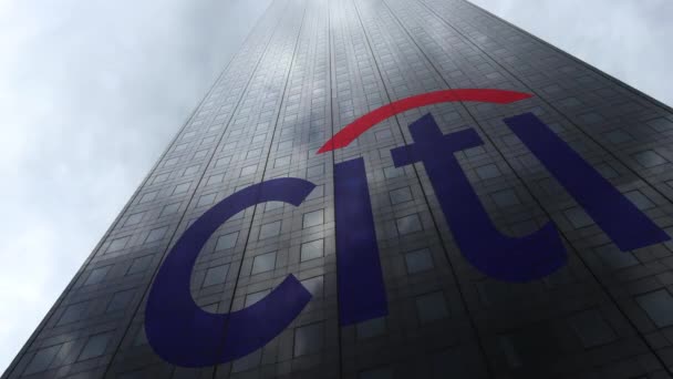 Citigroup logosuna bulutlar, zaman atlamalı yansıtan bir gökdelenin cephe. Editoryal 3d render — Stok video