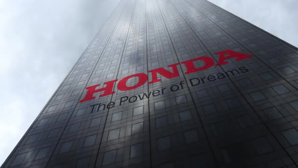 Honda logo na drapacz fasada odbijające chmury, upływ czasu. Redakcji renderowania 3d — Wideo stockowe