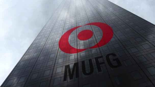 Mufg logo na mrakodrap fasádu odrážející mraky, časová prodleva. Úvodník 3d vykreslování — Stock video