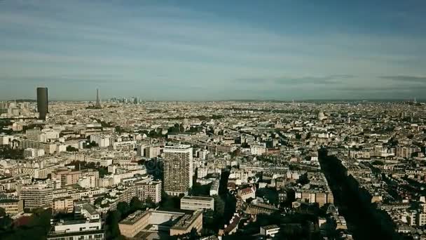 Аэросъемка Парижа с участием Эйфелевой башни, Франция — стоковое видео