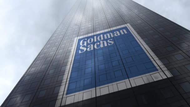 A Goldman Sachs csoport logó egy felhőkarcoló homlokzata fényvisszaverő felhők, idő telik el. Szerkesztői 3d-leképezés — Stock videók