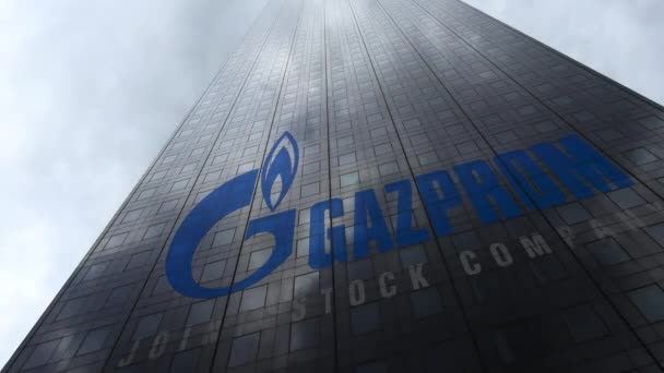 Logo de Gazprom en una fachada de rascacielos reflejando nubes, lapso de tiempo. Representación Editorial 3D — Vídeos de Stock