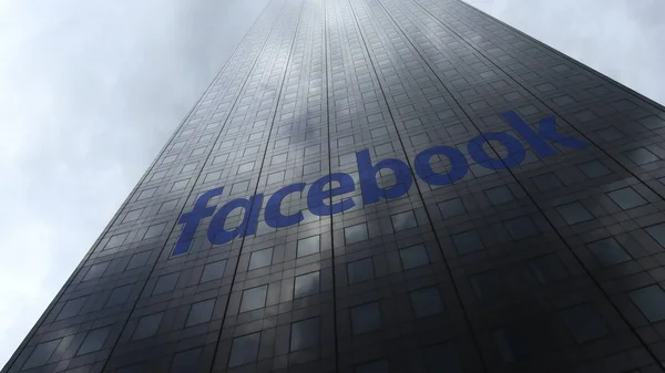 Logo de Facebook en una fachada de rascacielos que refleja las nubes. Representación Editorial 3D — Foto de Stock