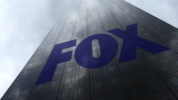 Logotipo de Fox Broadcasting Company en una fachada de rascacielos que refleja las nubes. Representación Editorial 3D — Foto de Stock