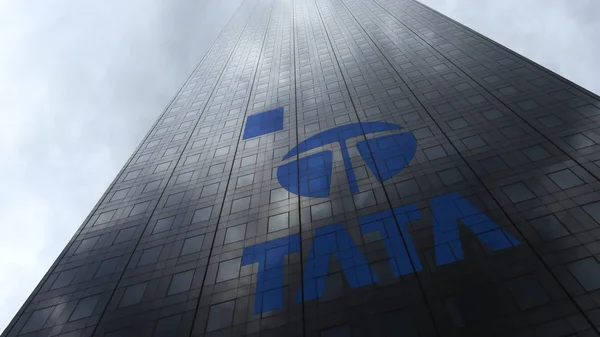 Logo skupiny Tata na mrakodrap fasádu odrážející mraky. Úvodník 3d vykreslování — Stock fotografie