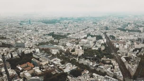 Dużych wysokościach panoramiczne zdjęcia lotnicze Paryż panoramę miasta, jak widać z dzielnicy Montparnasse, Francja — Wideo stockowe