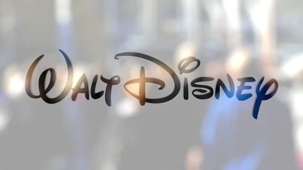 沃尔特 · 迪斯尼电影公司徽标对街上的模糊人群在玻璃上。编辑 3d 渲染 — 图库照片